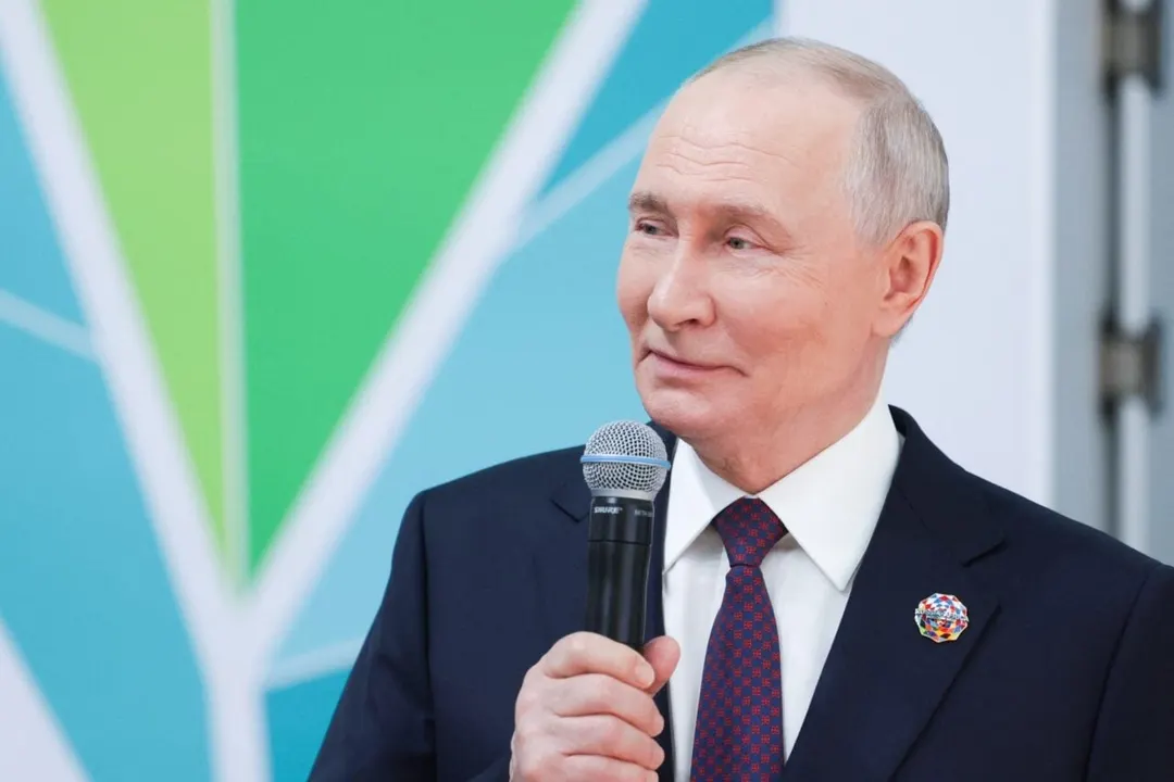 Putin Calls Musk a 'Real Genius,' Says Russia Coordinates With Him on Satellites