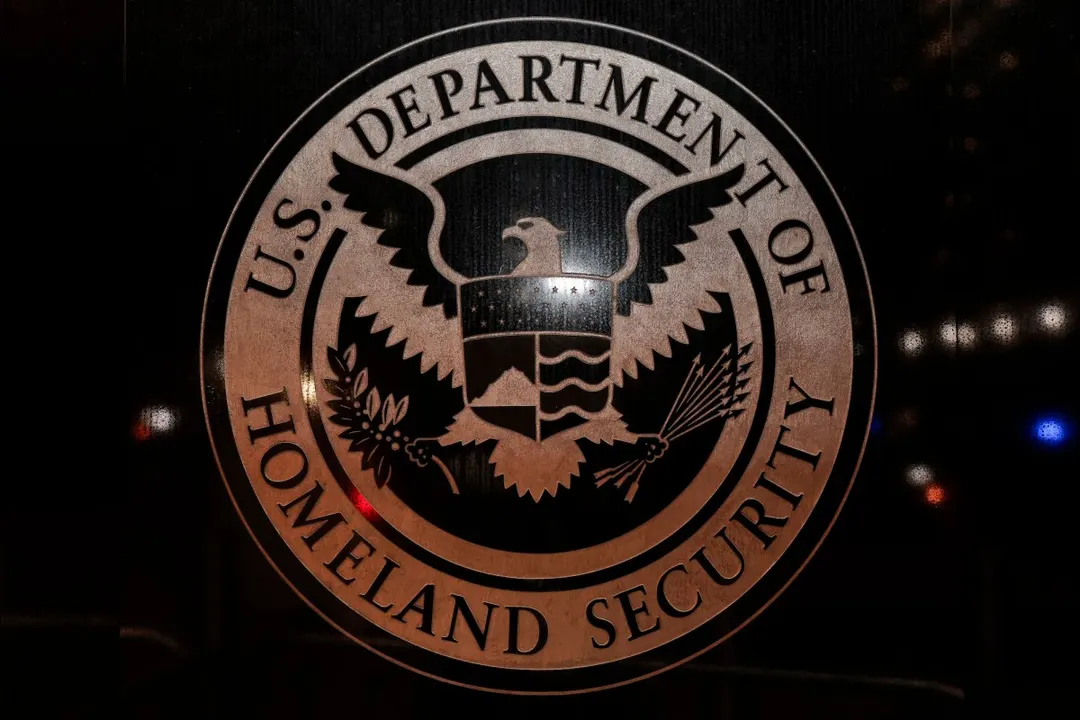 Hacker leaks data on 40,000 Homeland Security employees