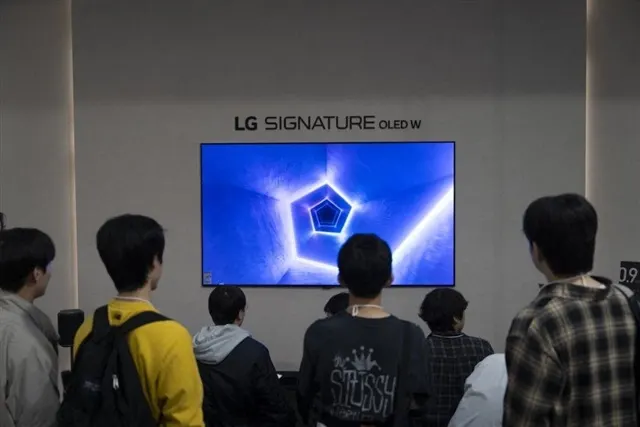 LG Display invests in Guangzhou for world's first 111-inch OLED line