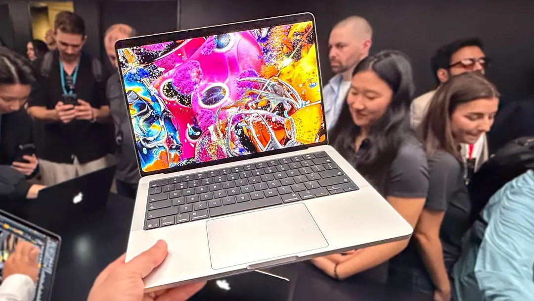 Apple demo: MacBook Pro OLED beats Yoga Pro 9i's tandem OLED