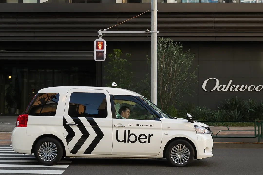 Uber seeks Hong Kong license under new ride-hailing law