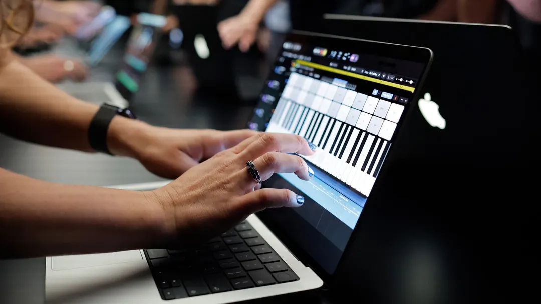 Hands-on: touchscreen MacBook Pro with PROLED XDR is a well-executed bonus