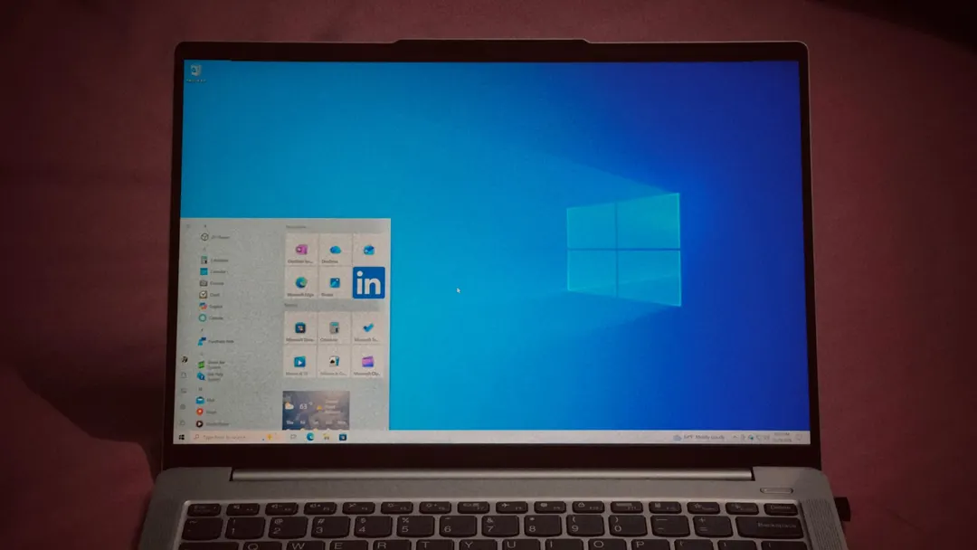 Microsoft Windows OEM revenue drops 27% as Windows 10 holdouts stay put