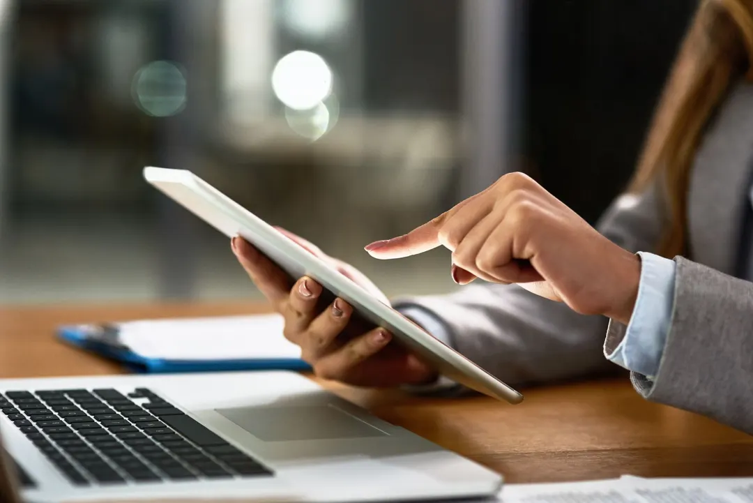 Survey: only 24% of workers verify AI-generated answers