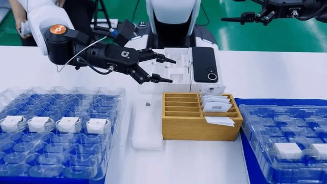96 robots trained to learn from each other hit 97.5% success
