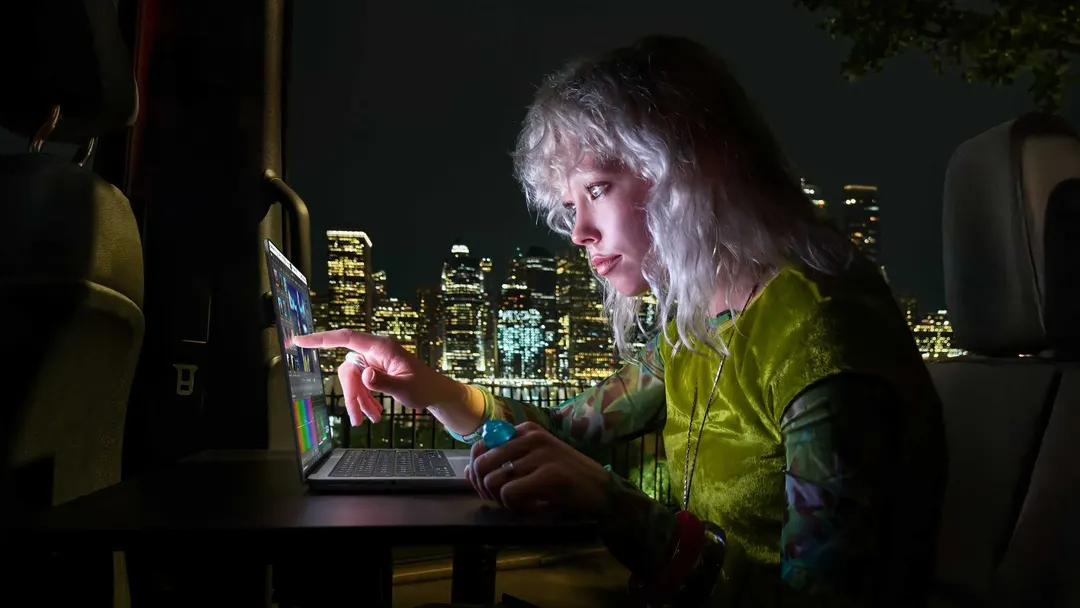 Macworld: the touchscreen isn't the point of the new MacBook Pro — the PROLED XDR display is